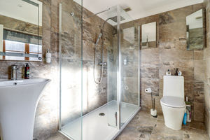 En-suite- click for photo gallery